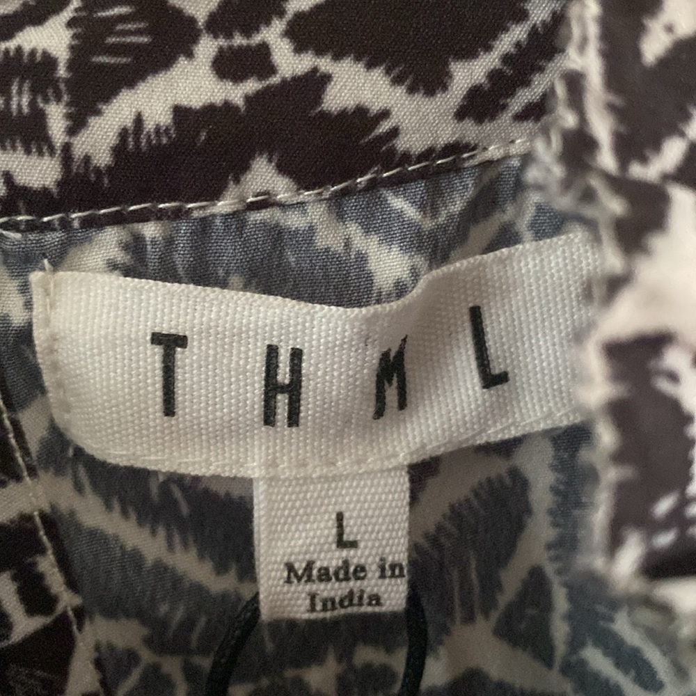 NWT THML Black and White Flutter Sleeve Print Top Blouse size L - Picture 5 of 11
